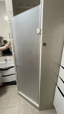 Стеклянные двери в душ